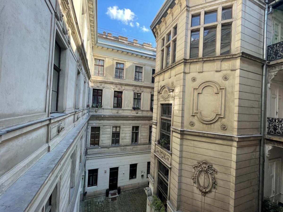 A5 - - Hostaid * Budapeszt